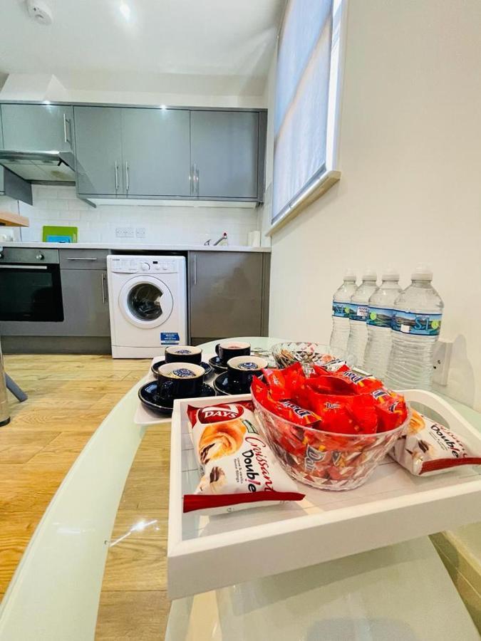 Lovely 2 Bedroom Serviced Apartment In Londra Exterior foto