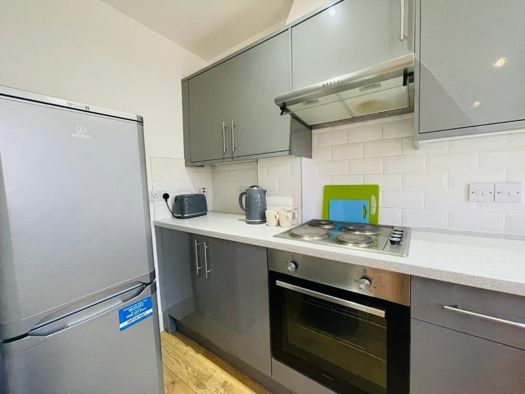 Lovely 2 Bedroom Serviced Apartment In Londra Exterior foto