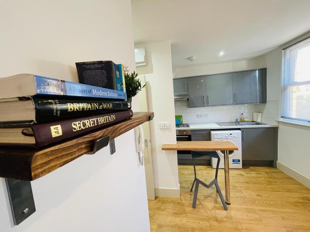 Lovely 2 Bedroom Serviced Apartment In Londra Exterior foto