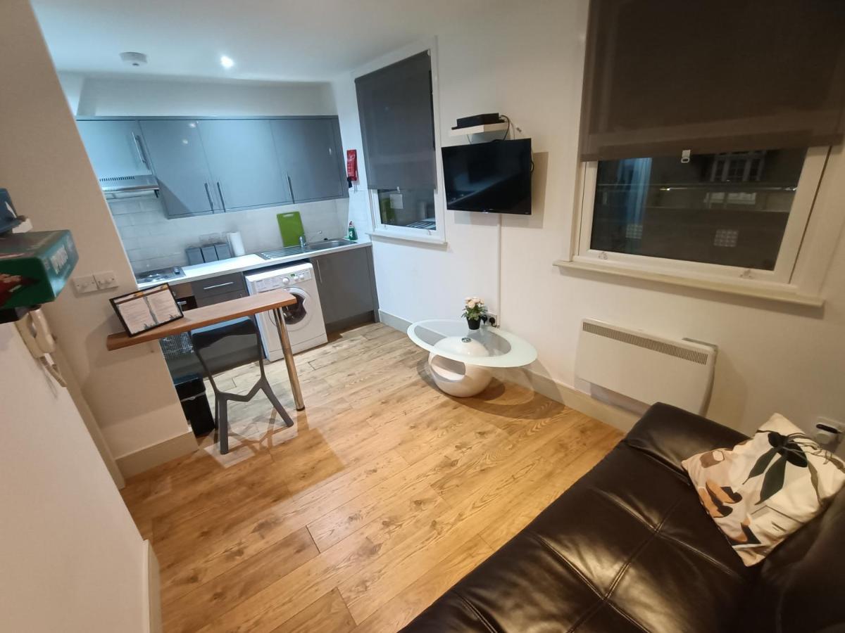 Lovely 2 Bedroom Serviced Apartment In Londra Exterior foto